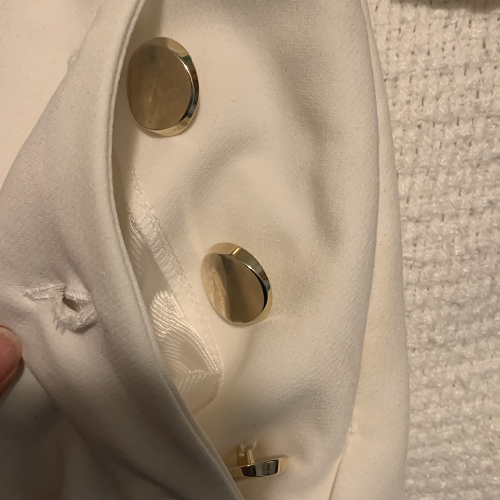 Zara Women’s White Shorts with Gold Buttons Size NWT - Picture 12 of 12